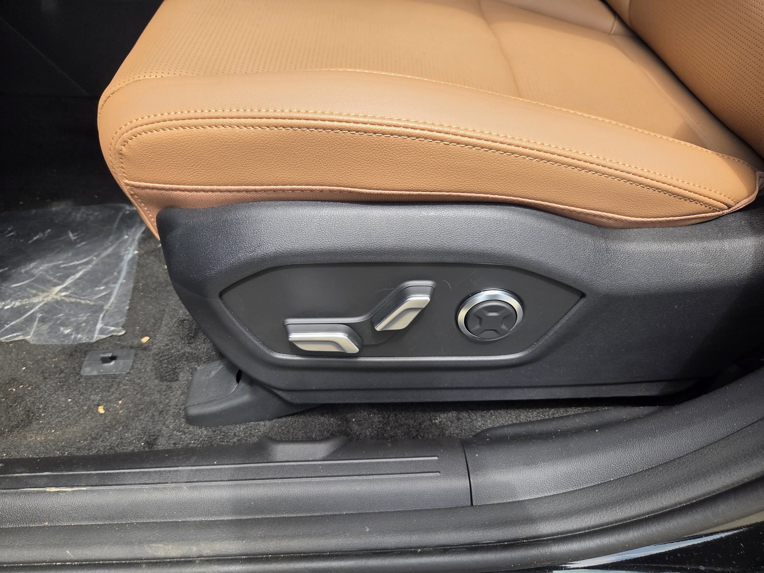 2026 Hyundai Santa Fe Limited - Photo 13