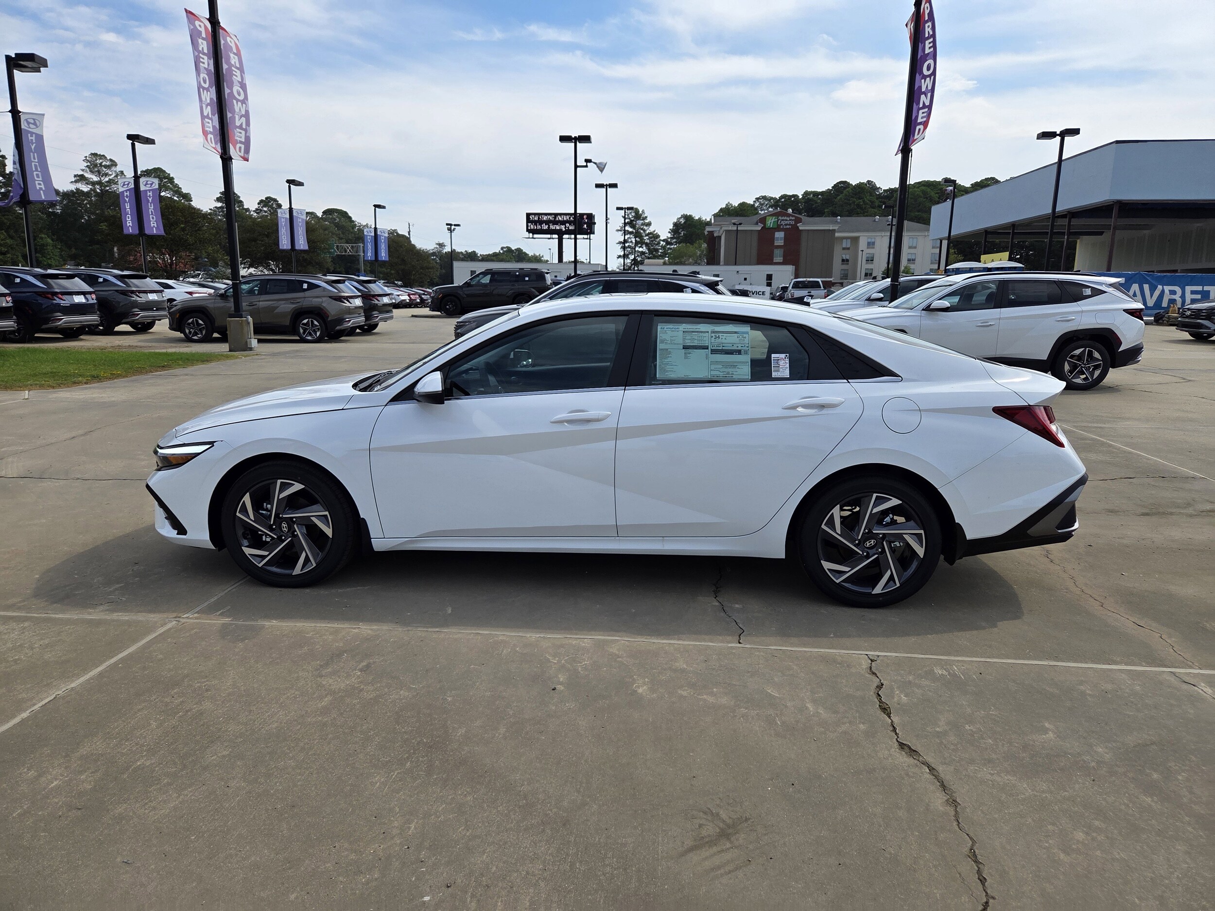 2025 Hyundai Elantra Limited photo 2