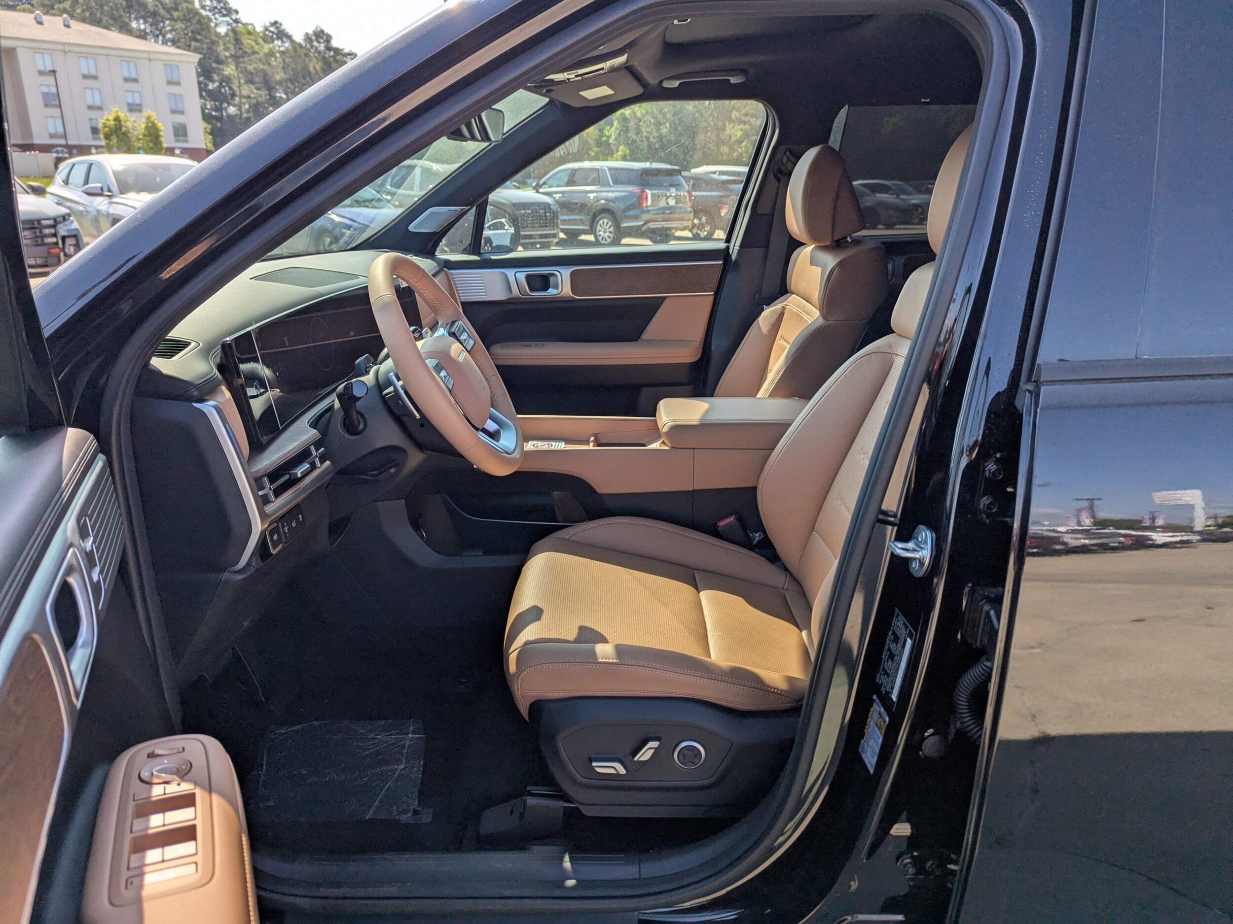 2025 Hyundai Santa Fe Limited - Photo 14
