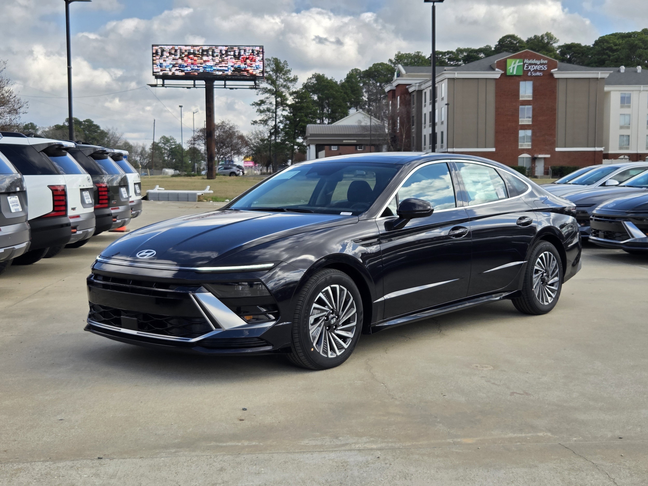 2026 Hyundai Sonata Hybrid SEL's photo