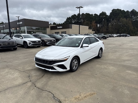 2025 Hyundai Elantra SE Car