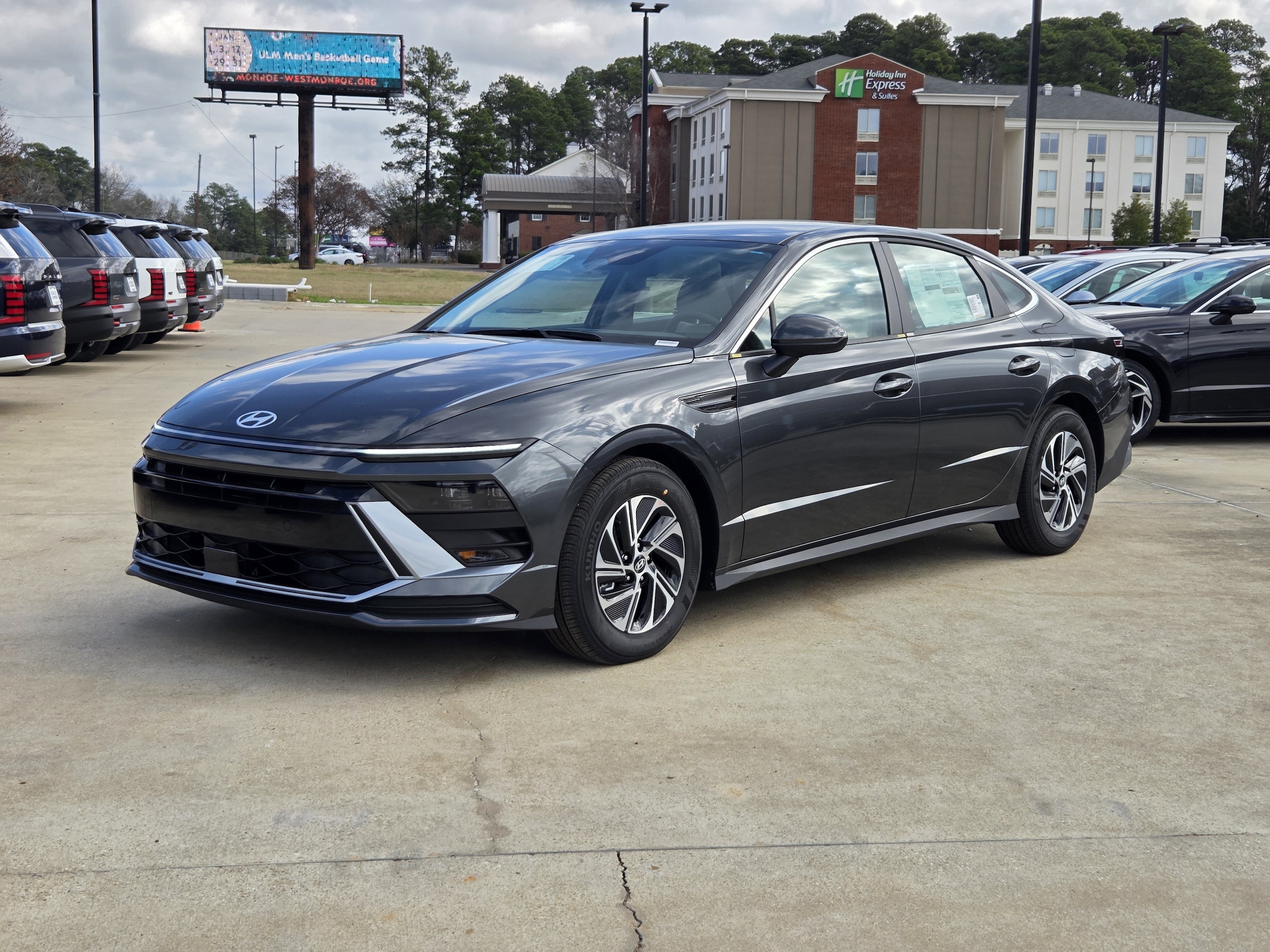 2026 Hyundai Sonata Hybrid Blue's photo