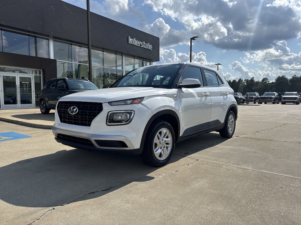Used 2025 Hyundai Venue SE Sport Utility