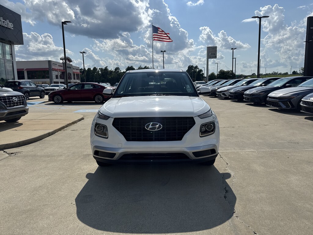 Used 2025 Hyundai Venue SE Sport Utility