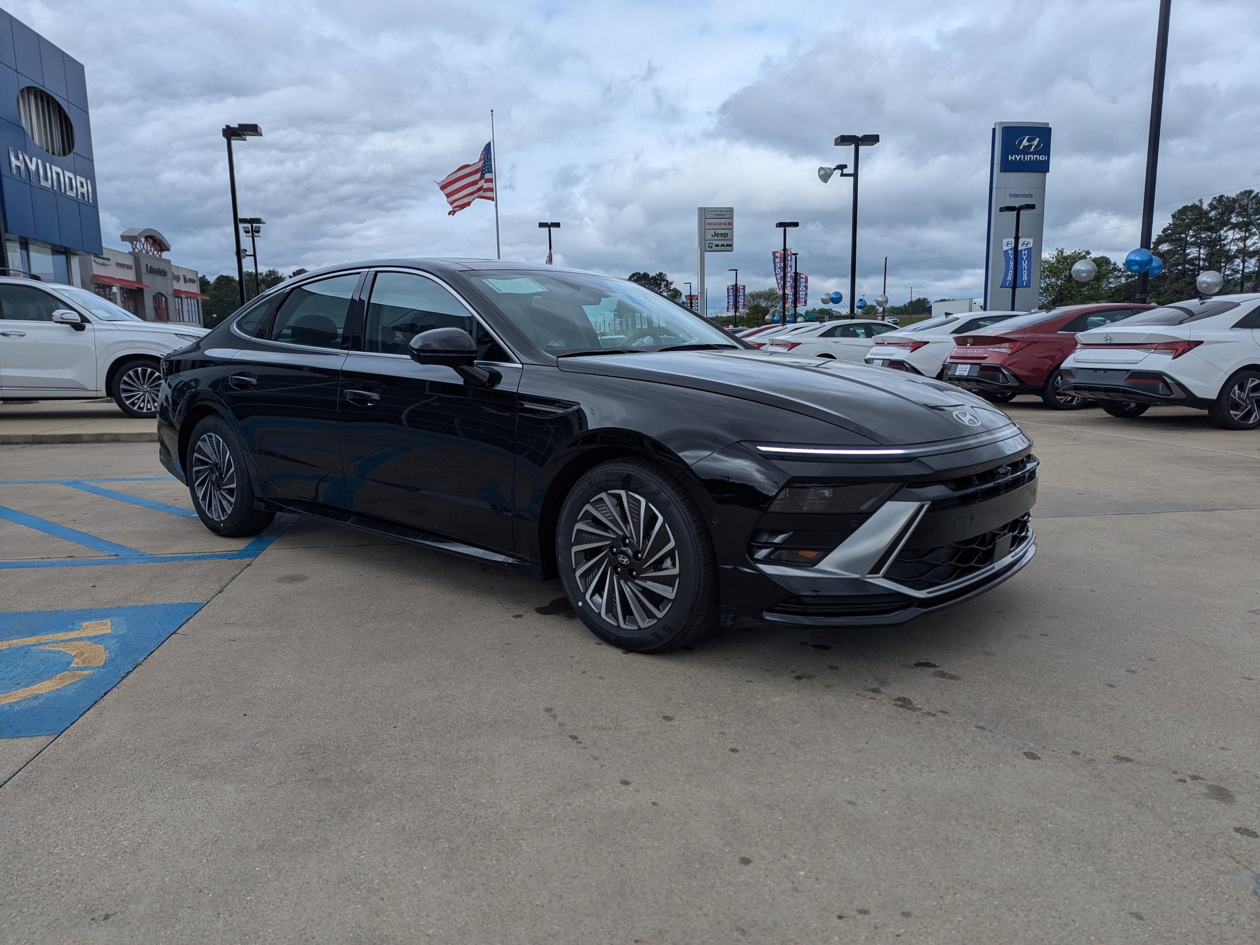 2025 Hyundai Sonata Hybrid Limited - Photo 8