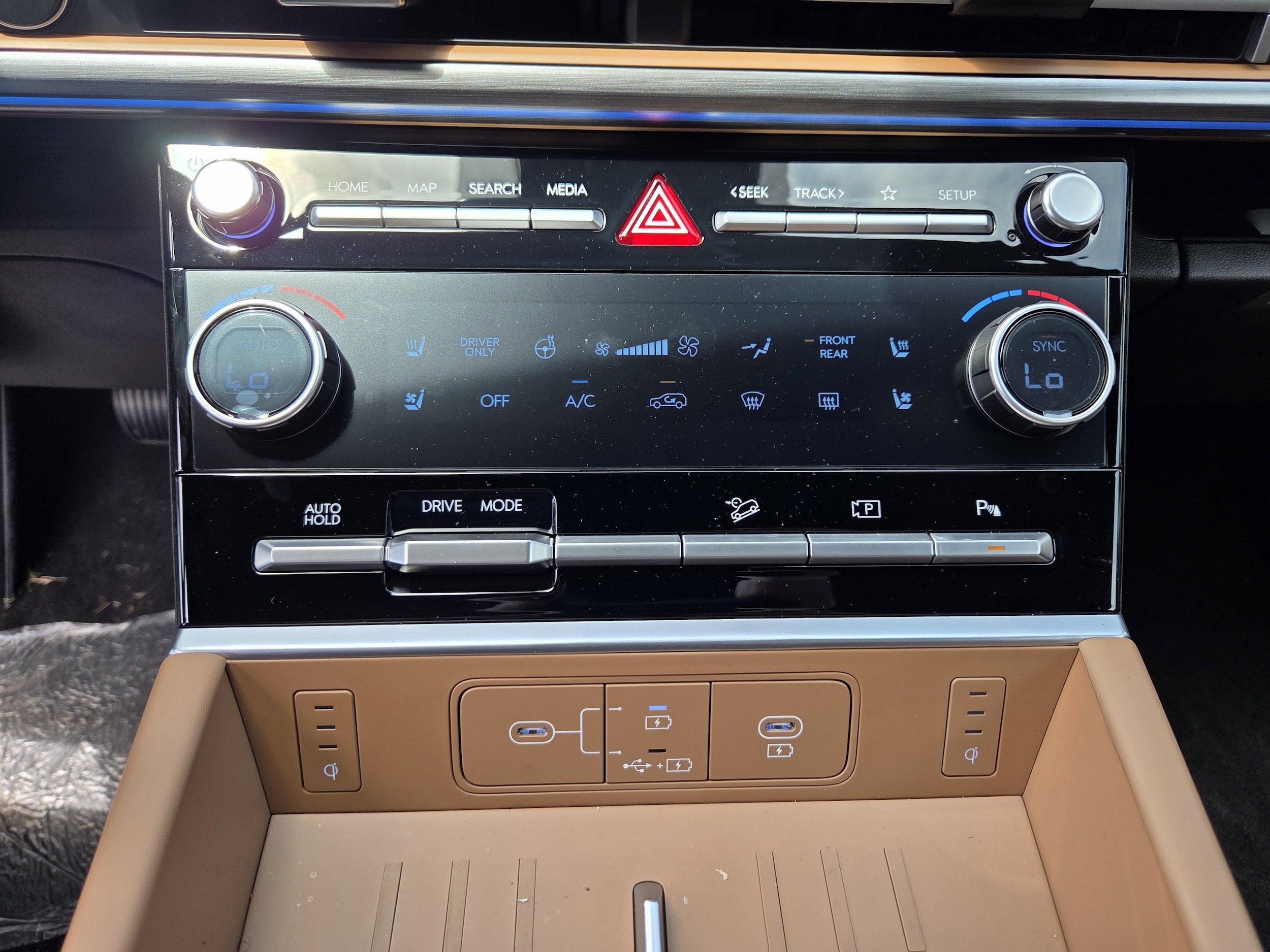 2026 Hyundai Santa Fe Limited - Photo 17