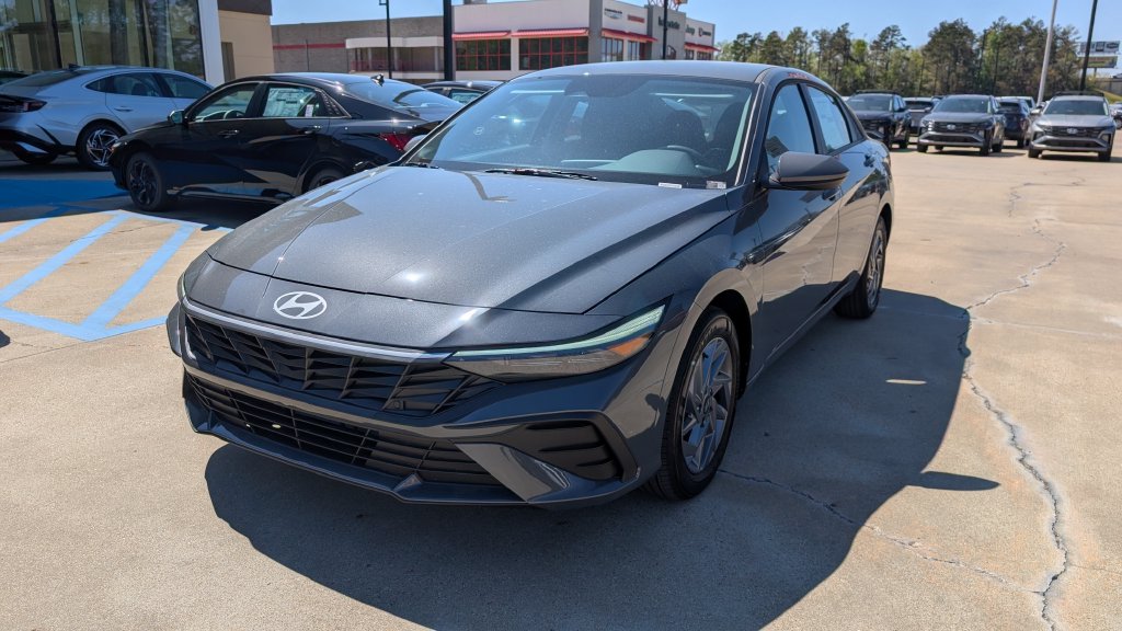  Hyundai Elantra Hybrid
