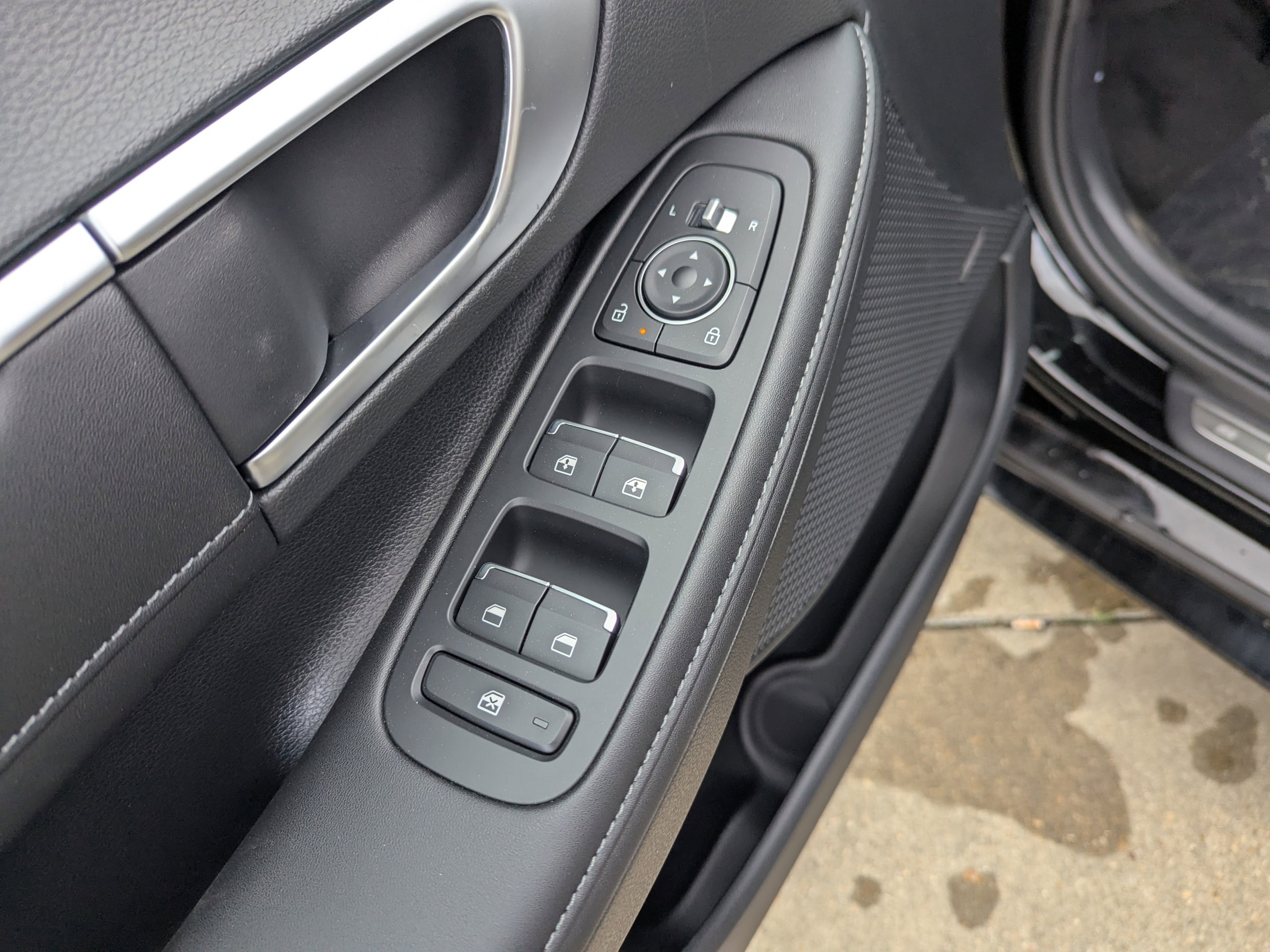 2025 Hyundai Sonata Hybrid Limited - Photo 12