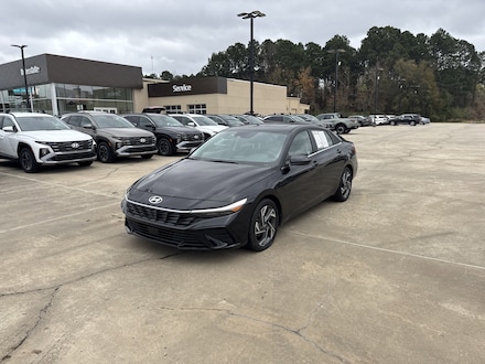 2024 Hyundai Elantra SEL Car