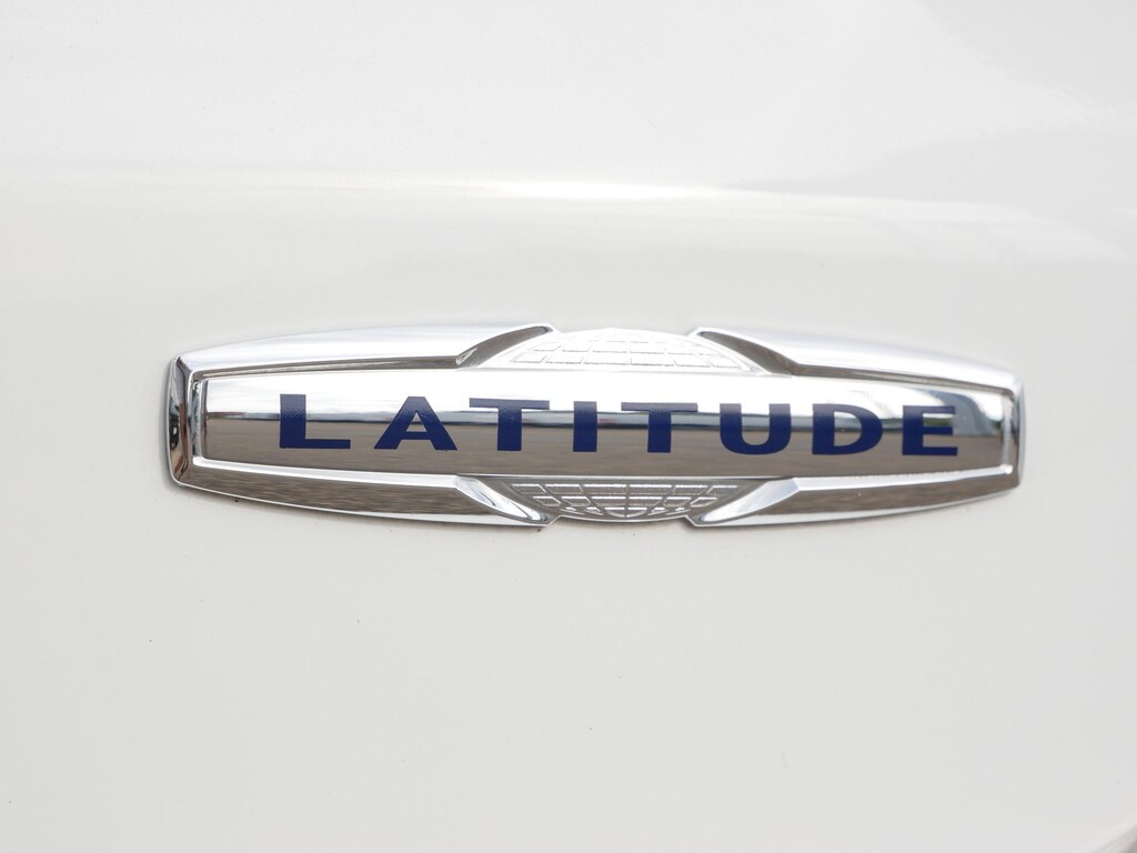 Used 2025 Jeep Compass Latitude SUV