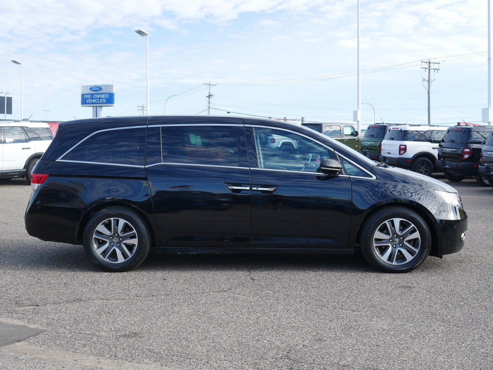 Used 2016 Honda Odyssey Touring Elite with VIN 5FNRL5H94GB025591 for sale in Inver Grove Heights, Minnesota