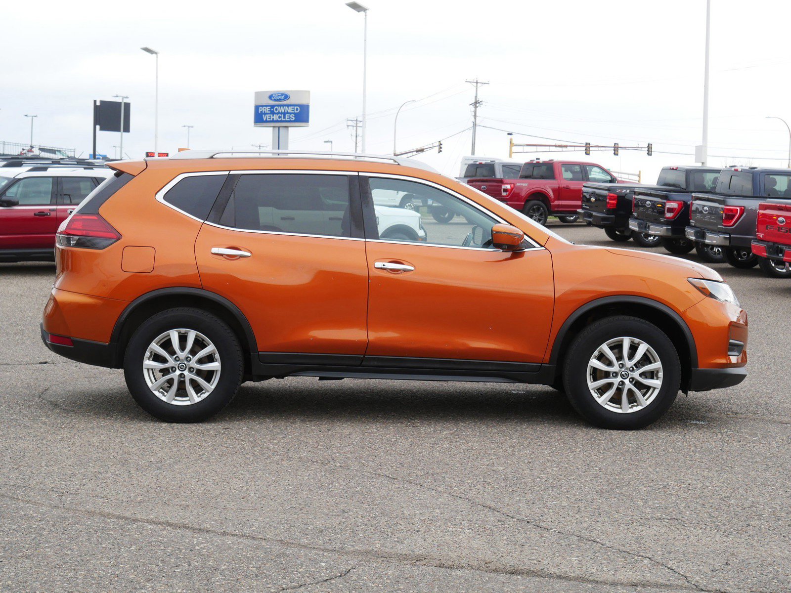 Used 2017 Nissan Rogue SV with VIN 5N1AT2MM5HC790163 for sale in Inver Grove Heights, Minnesota