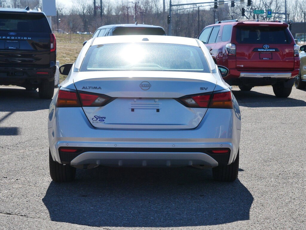 Used 2024 Nissan Altima 2.5 SV Sedan