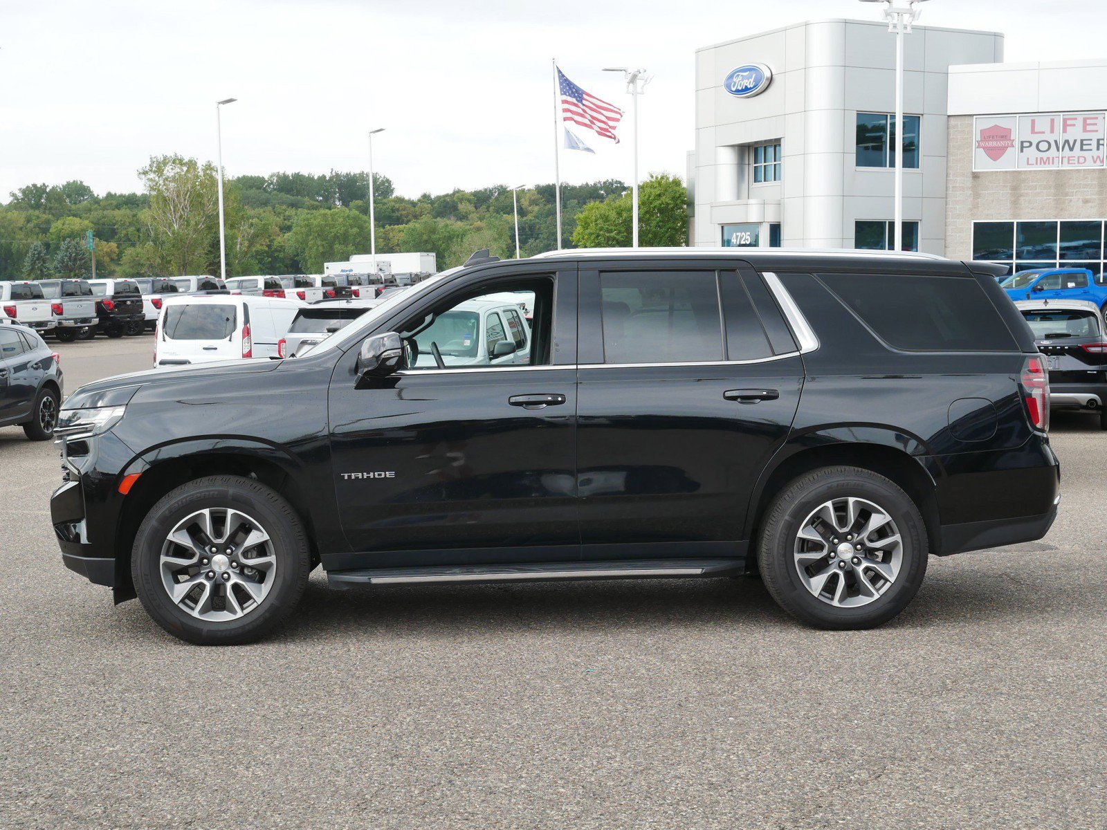 2022 Chevrolet Tahoe LT - Photo 5