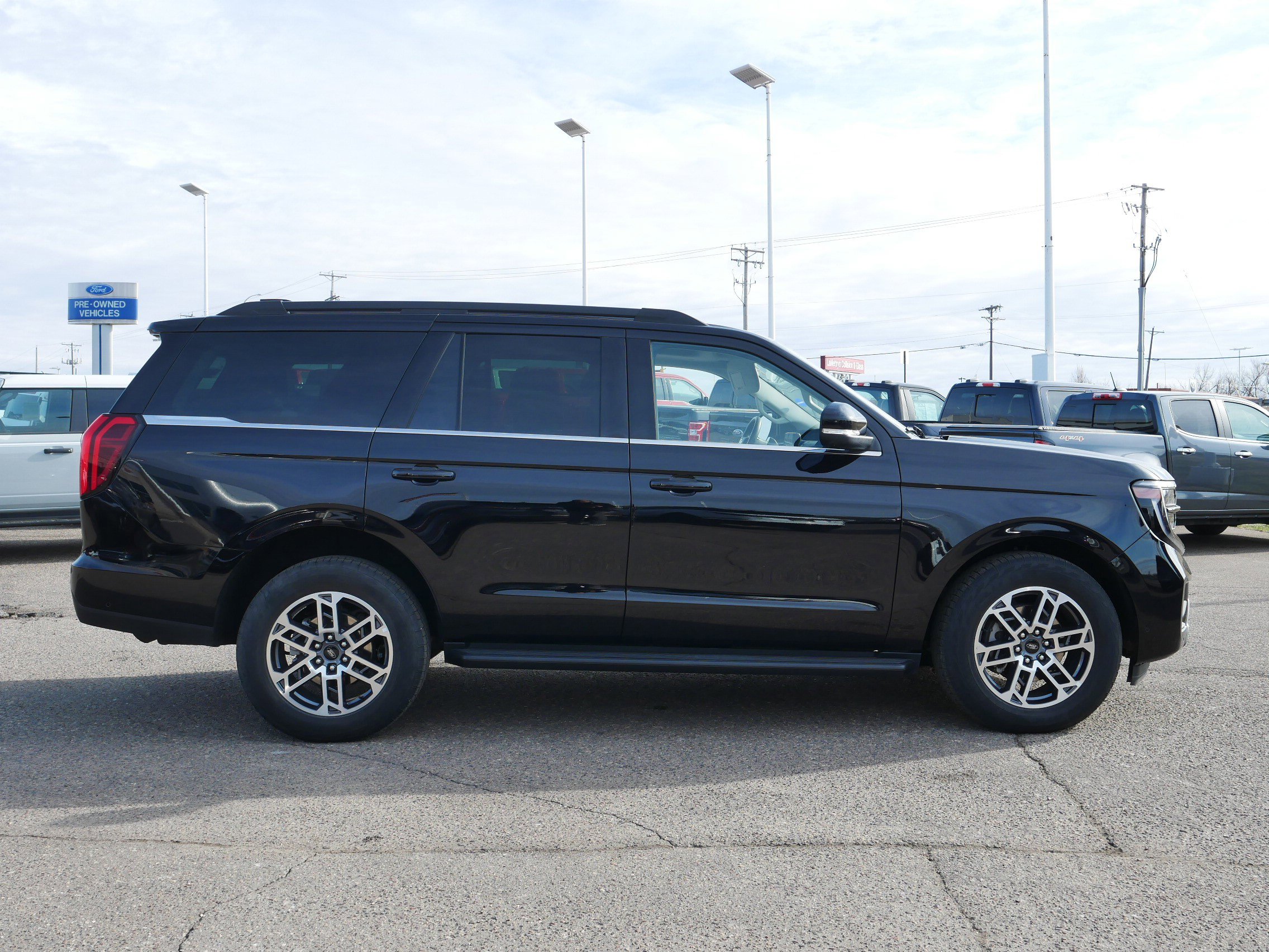 Used 2025 Ford Expedition Active with VIN 1FMJU1J89SEA19098 for sale in Inver Grove Heights, Minnesota