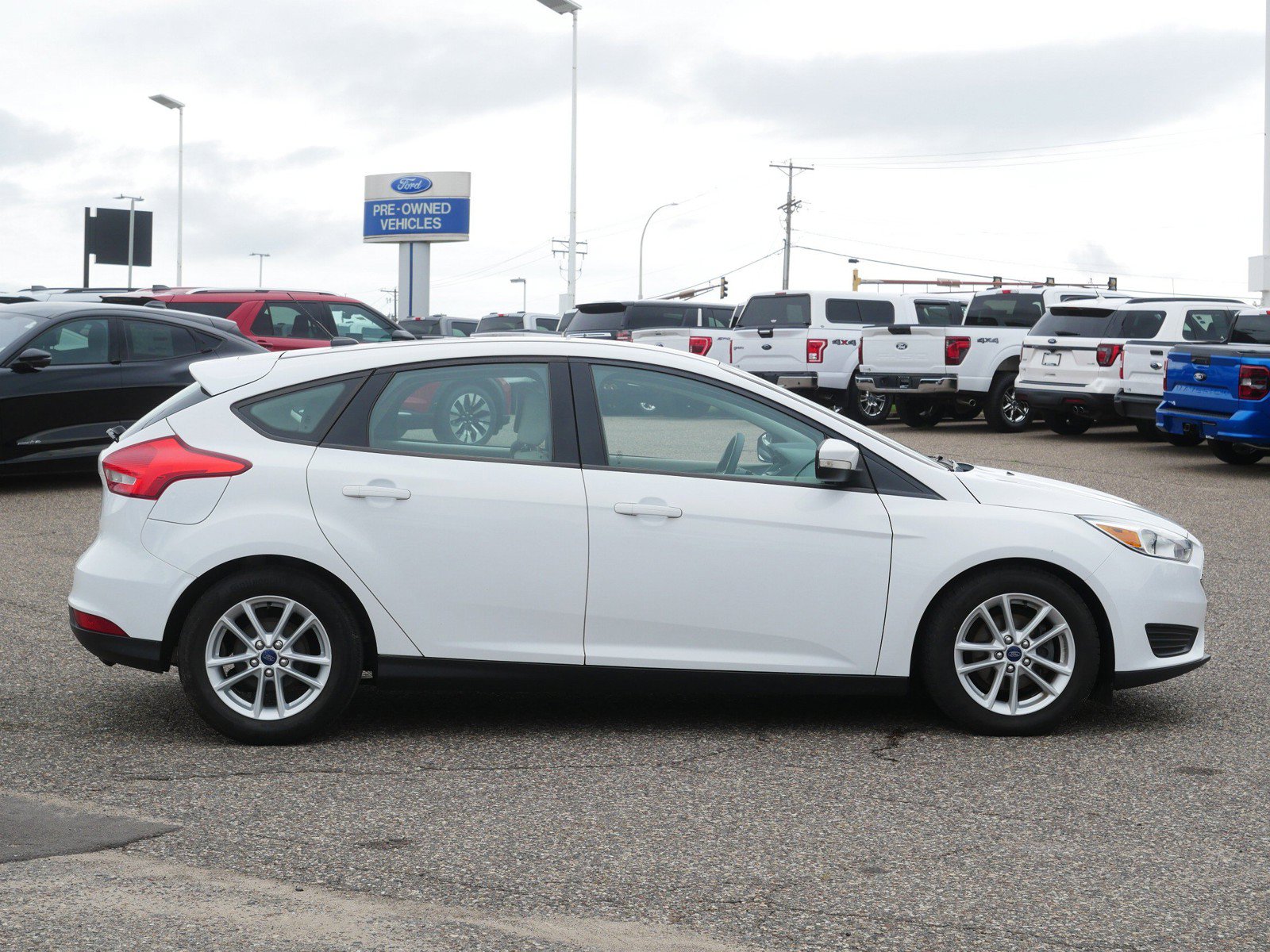 Used 2015 Ford Focus SE with VIN 1FADP3K21FL283440 for sale in Inver Grove Heights, Minnesota