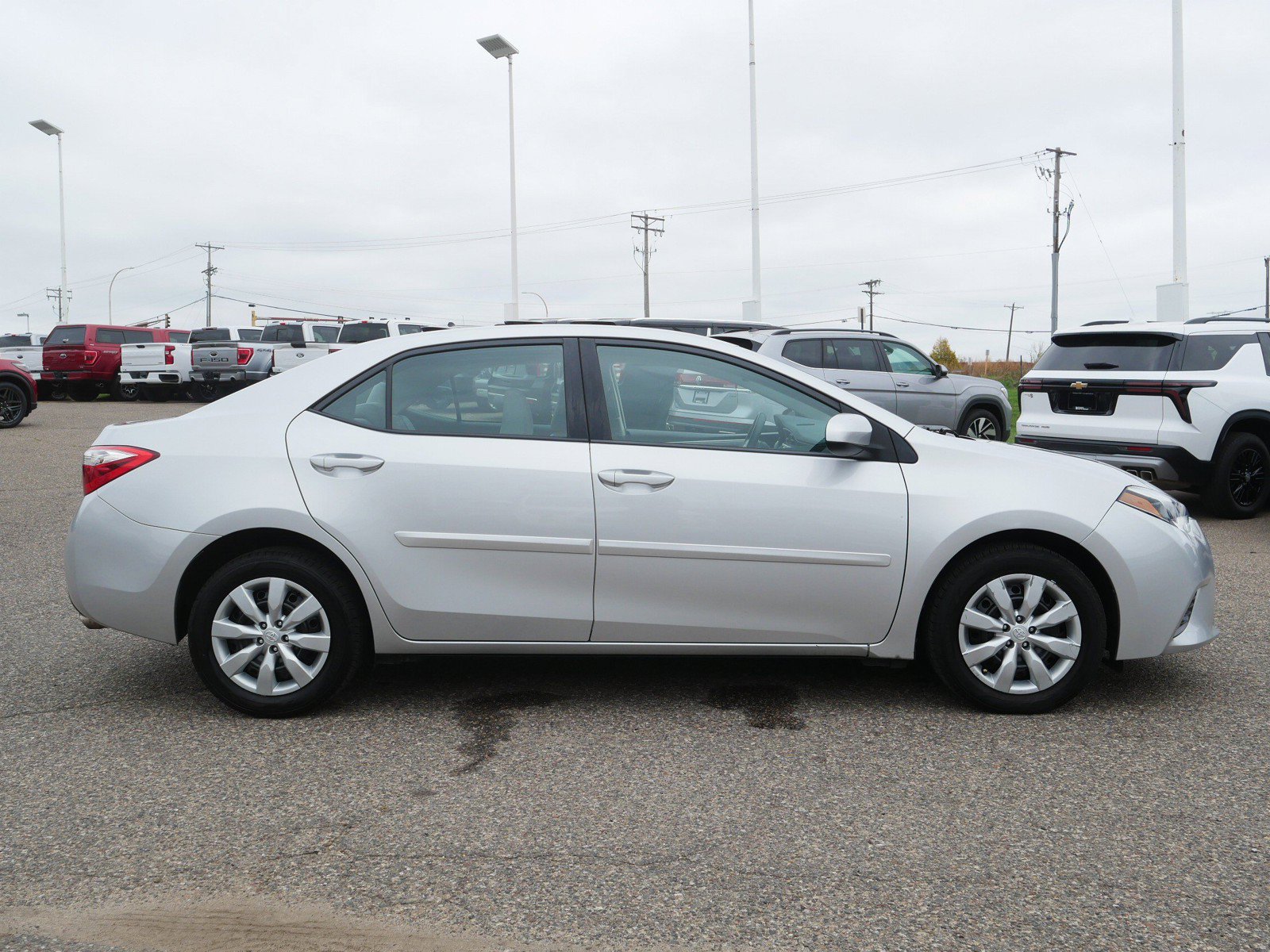 Used 2015 Toyota Corolla LE with VIN 5YFBURHE3FP234097 for sale in Inver Grove Heights, Minnesota