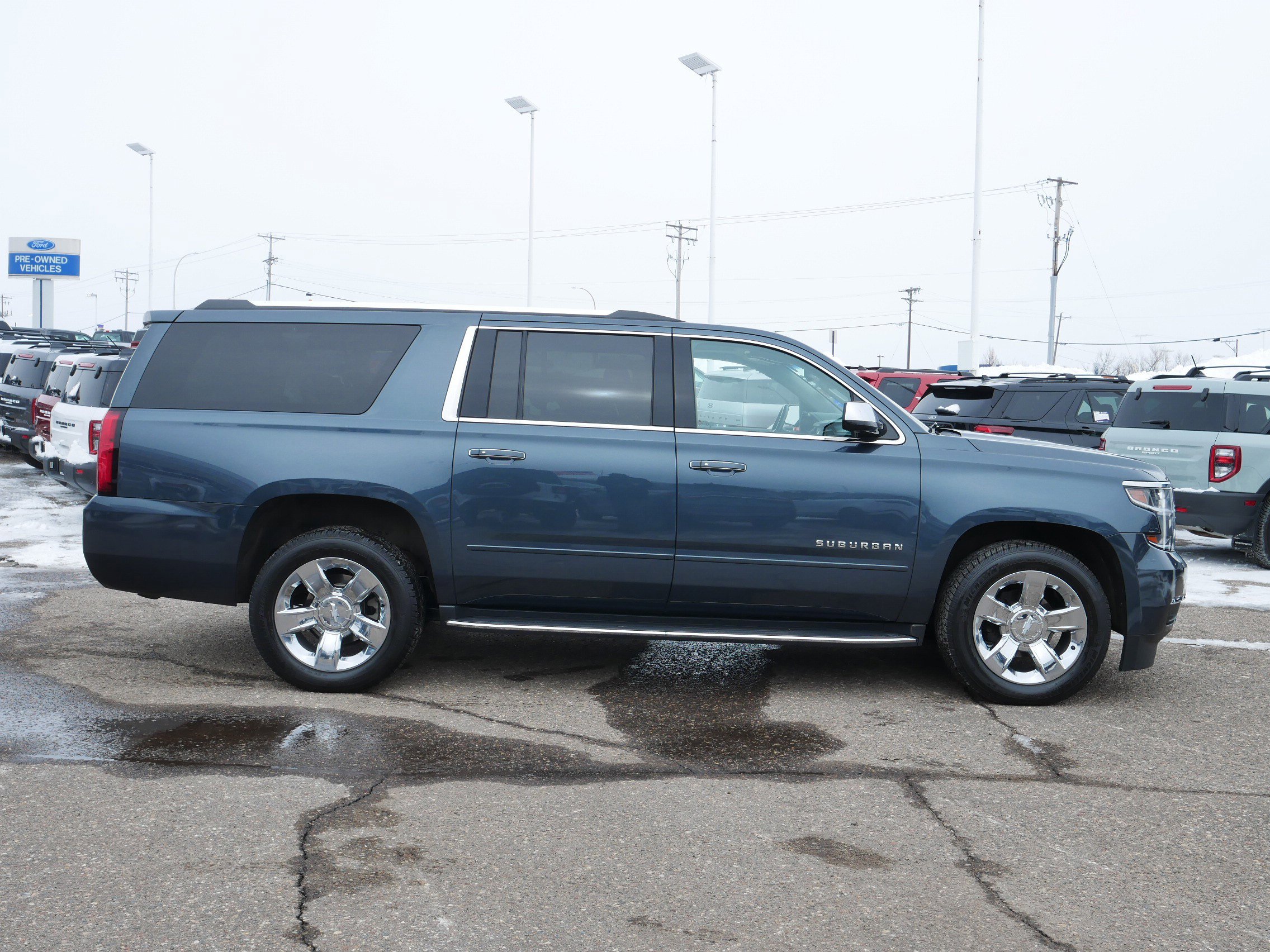 Used 2020 Chevrolet Suburban Premier with VIN 1GNSKJKC9LR137316 for sale in Inver Grove Heights, Minnesota