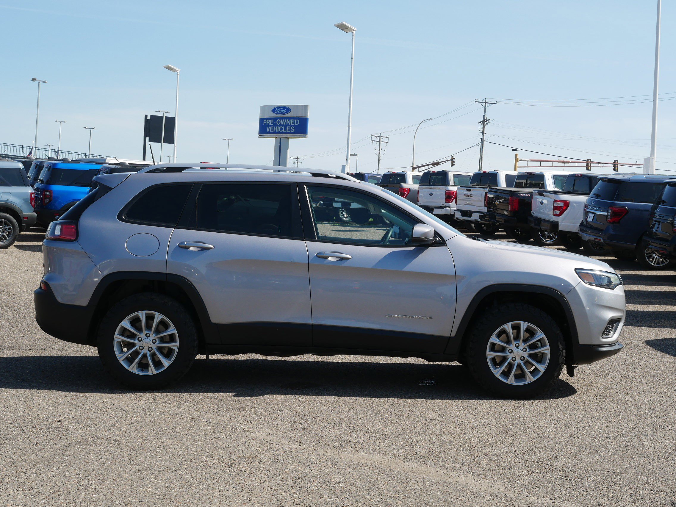 Used 2021 Jeep Cherokee Latitude with VIN 1C4PJMCB5MD242751 for sale in Inver Grove Heights, Minnesota