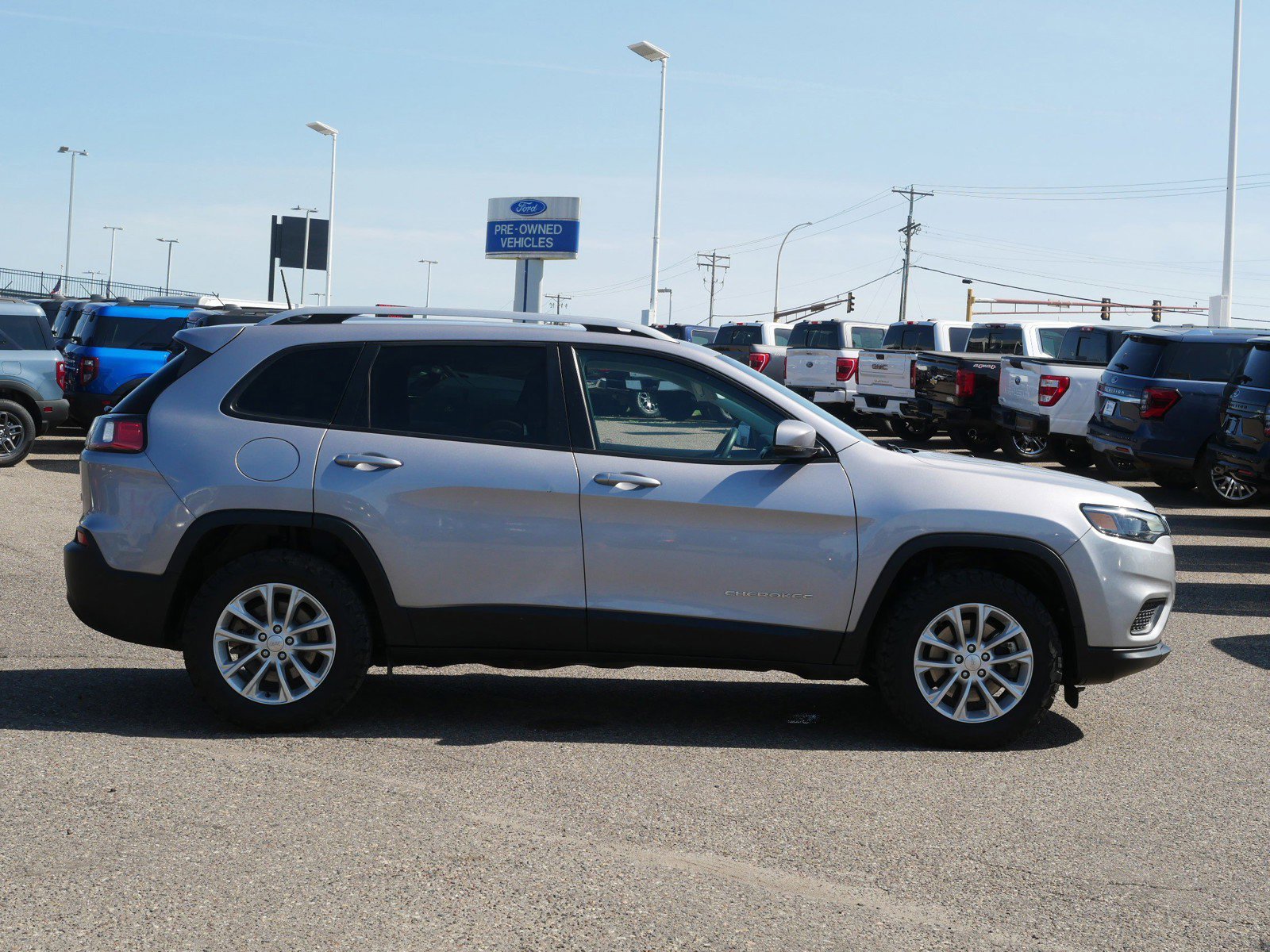 Used 2021 Jeep Cherokee Latitude with VIN 1C4PJMCB5MD242751 for sale in Inver Grove Heights, Minnesota