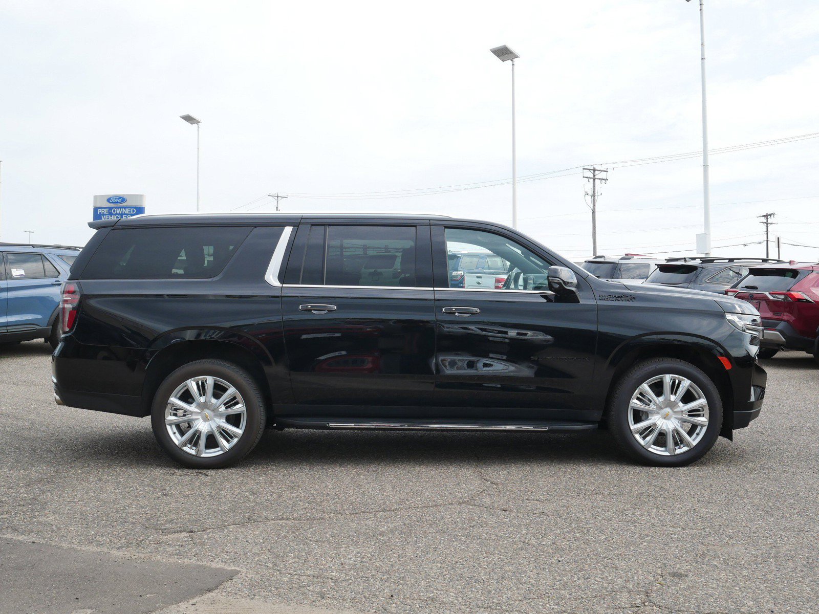 Used 2023 Chevrolet Suburban High Country with VIN 1GNSKGKL8PR458837 for sale in Inver Grove Heights, Minnesota