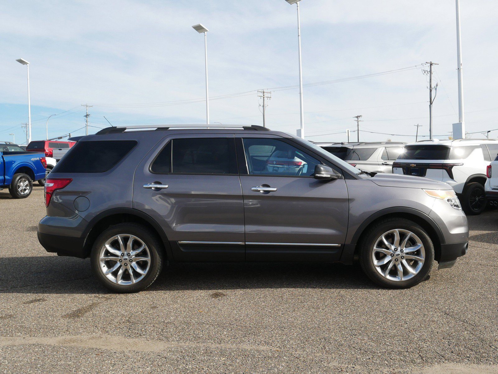 Used 2013 Ford Explorer XLT with VIN 1FM5K8D88DGC39397 for sale in Inver Grove Heights, Minnesota