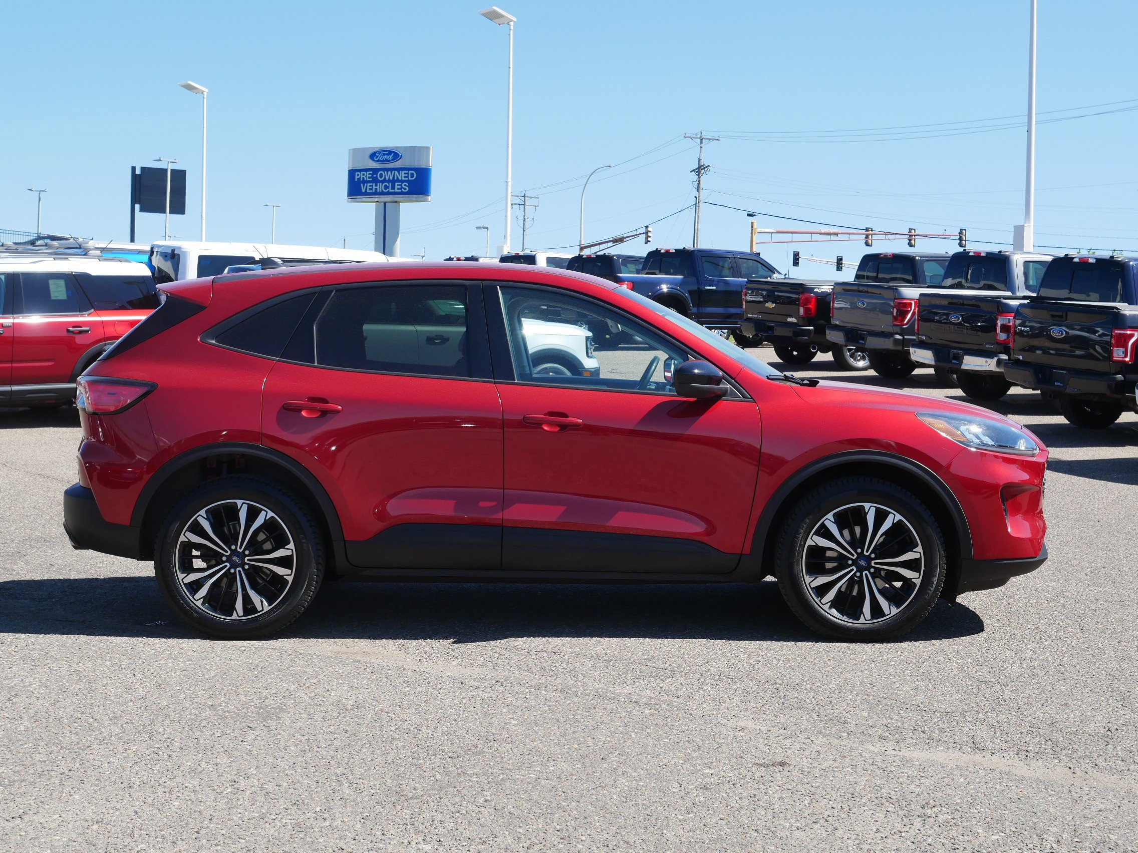 Used 2022 Ford Escape SE with VIN 1FMCU9G67NUB17750 for sale in Inver Grove Heights, Minnesota