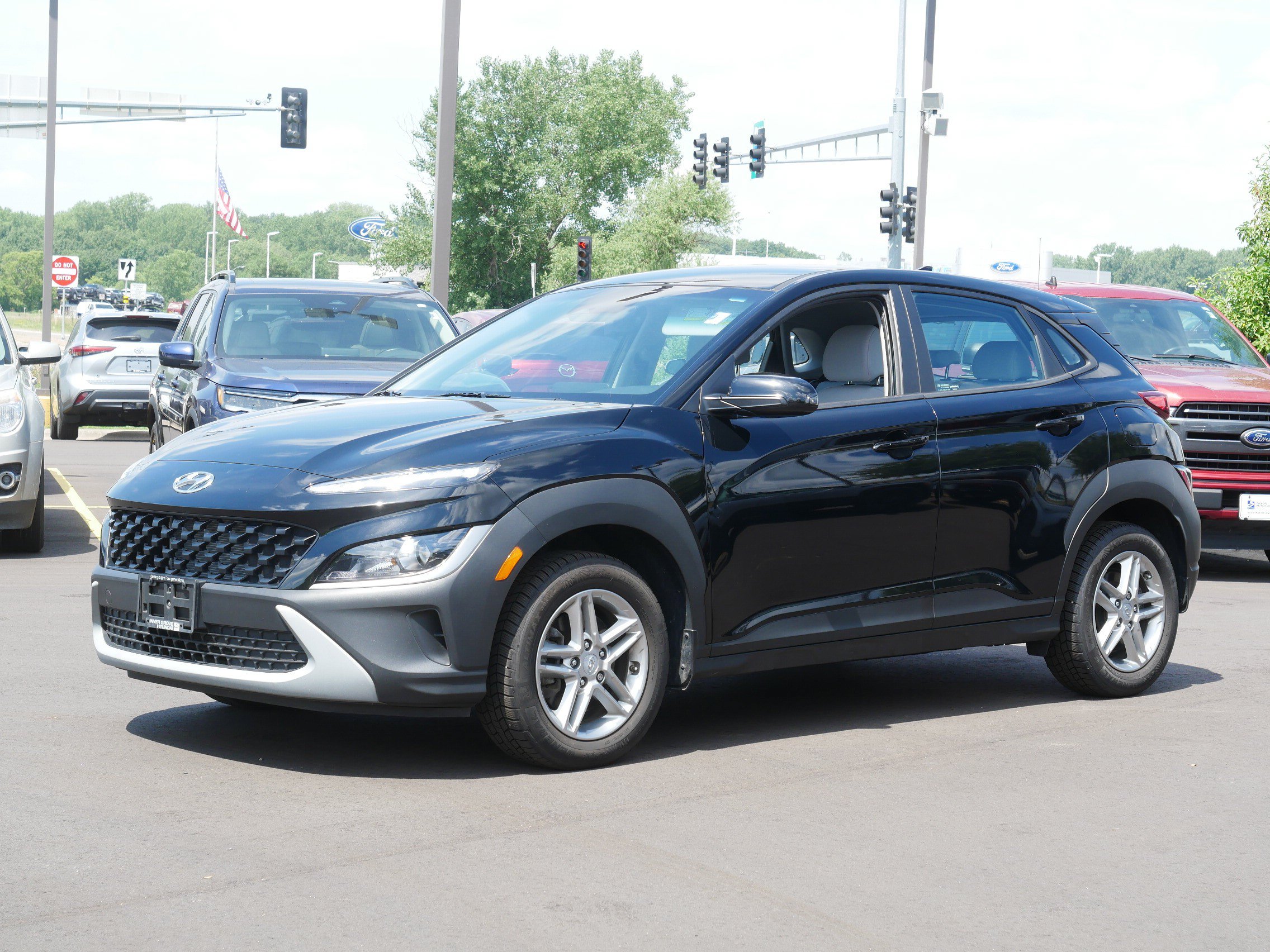 Used 2023 Hyundai Kona SE with VIN KM8K2CAB5PU051786 for sale in Inver Grove Heights, Minnesota