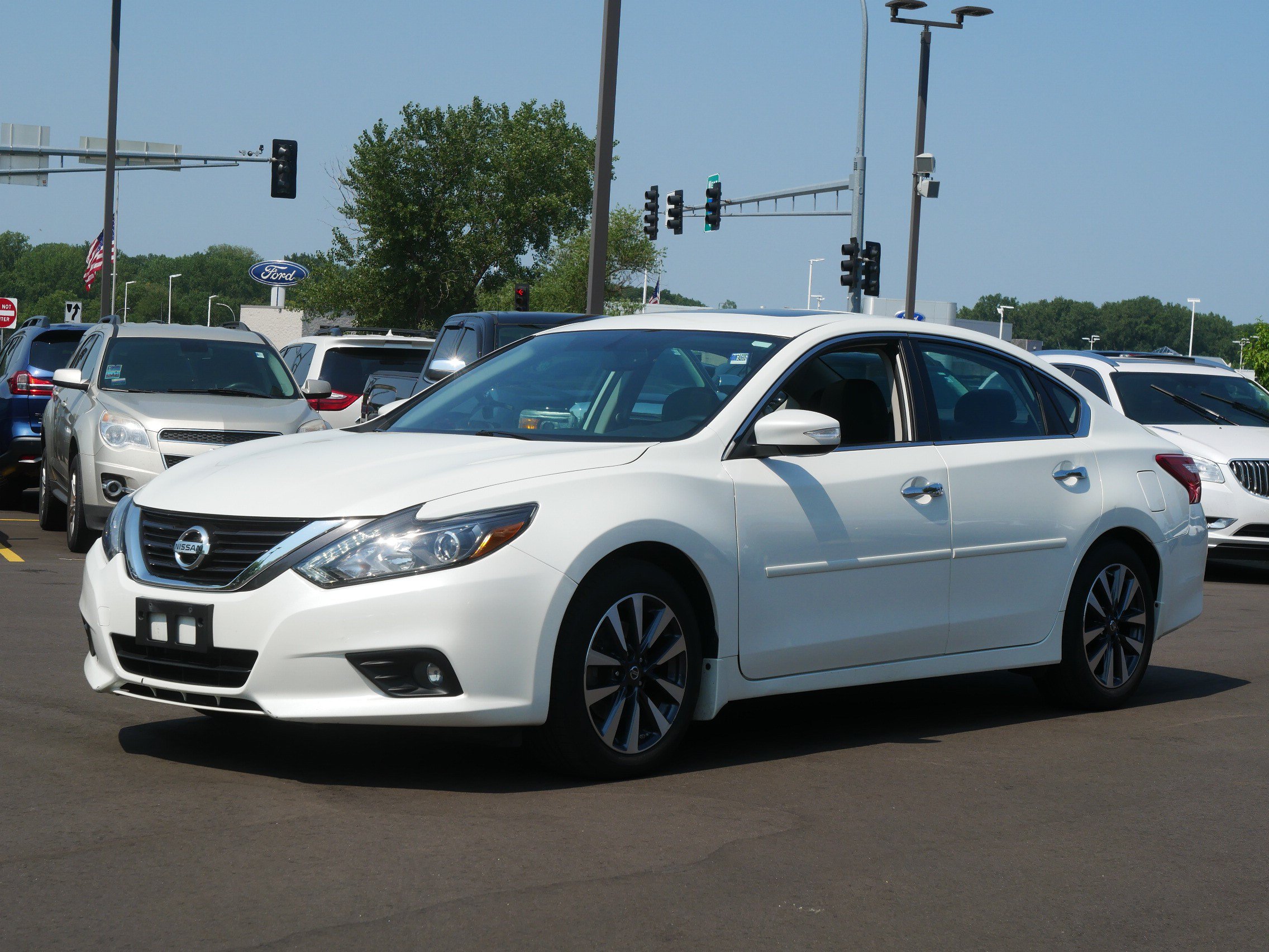 Used 2016 Nissan Altima SL with VIN 1N4AL3AP0GC287928 for sale in Inver Grove Heights, Minnesota