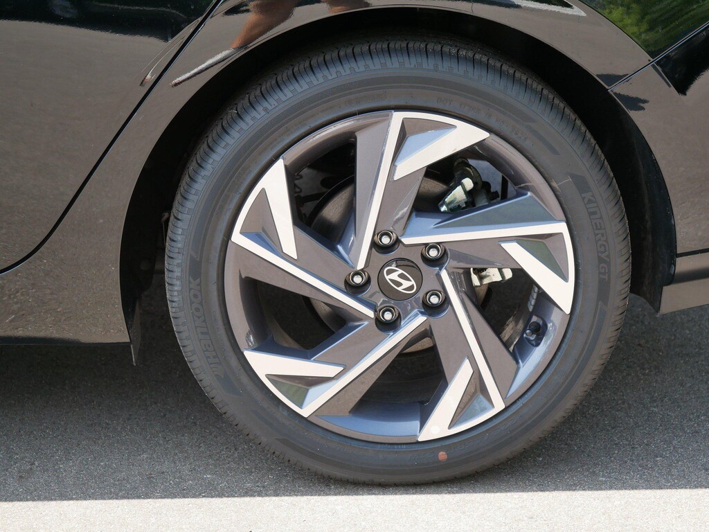 New 2026 Hyundai Elantra Limited Sedan