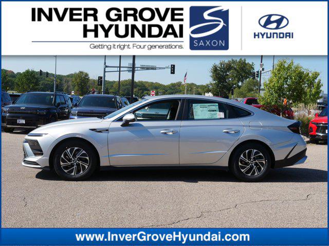 2026 Hyundai Sonata Hybrid Blue's photo