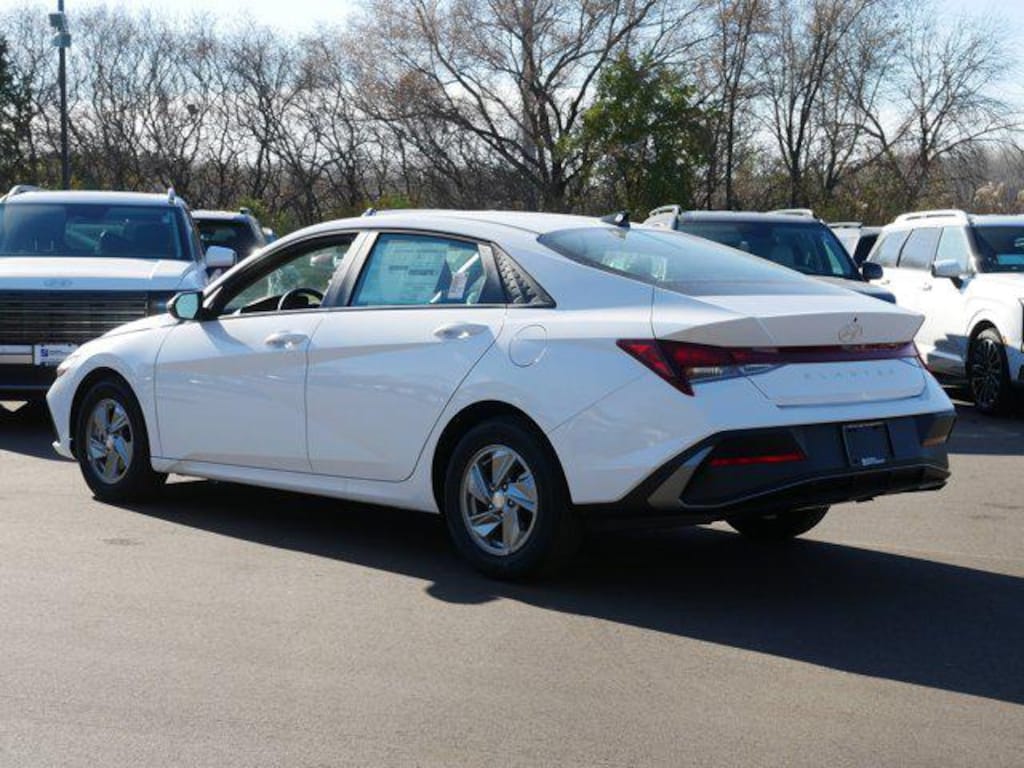 New 2026 Hyundai Elantra SE Sedan