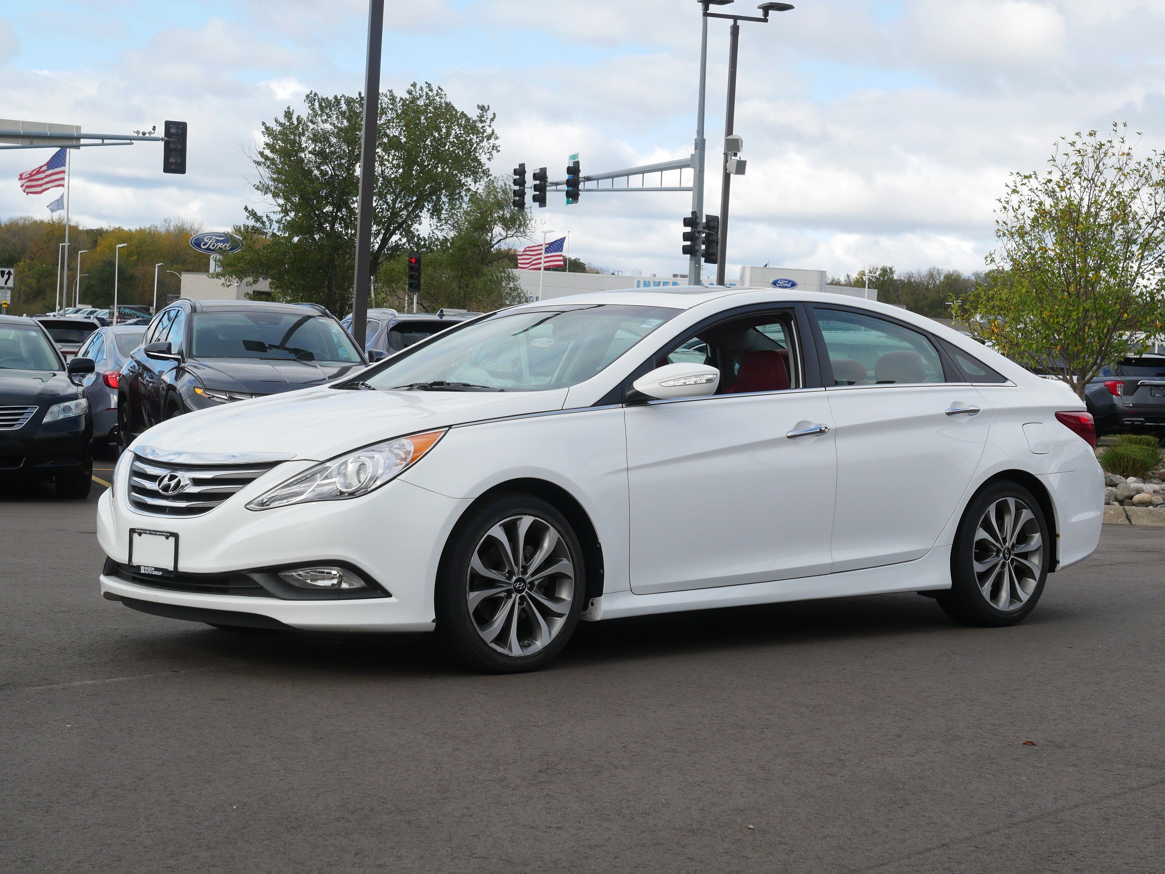 Used 2014 Hyundai Sonata SE with VIN 5NPEC4AC1EH895313 for sale in Inver Grove Heights, Minnesota