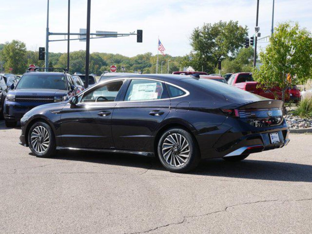 New 2025 Hyundai Sonata Hybrid SEL Sedan