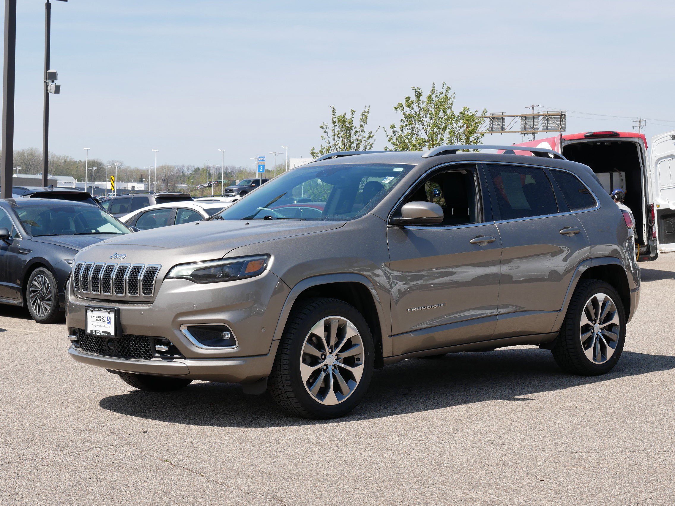 Used 2019 Jeep Cherokee Overland with VIN 1C4PJMJN6KD173868 for sale in Inver Grove, Minnesota