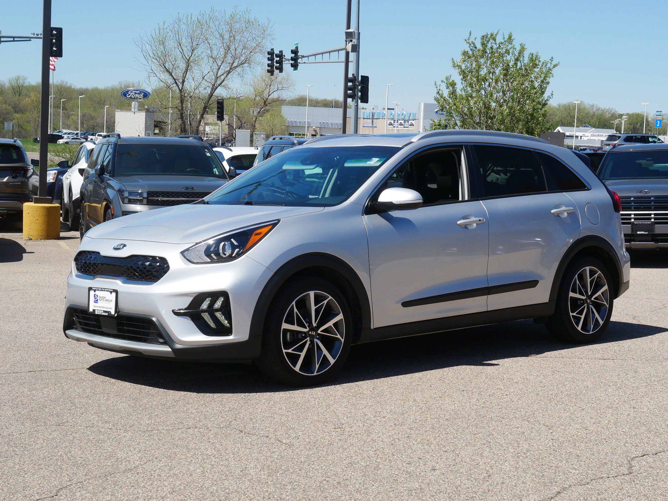Used 2020 Kia Niro Touring with VIN KNDCC3LC6L5394588 for sale in Inver Grove Heights, Minnesota