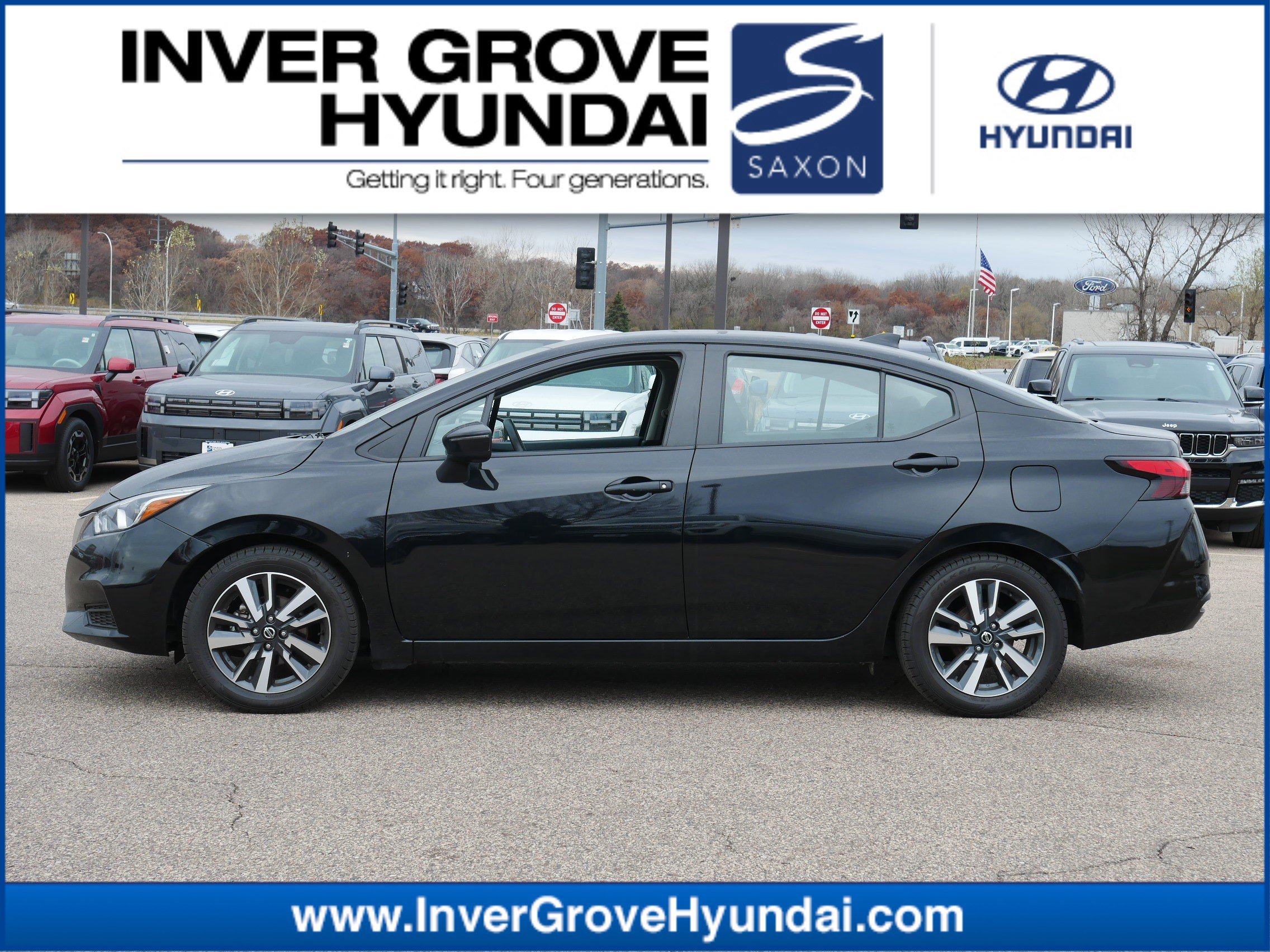 2021 Nissan Versa Sedan SV's photo