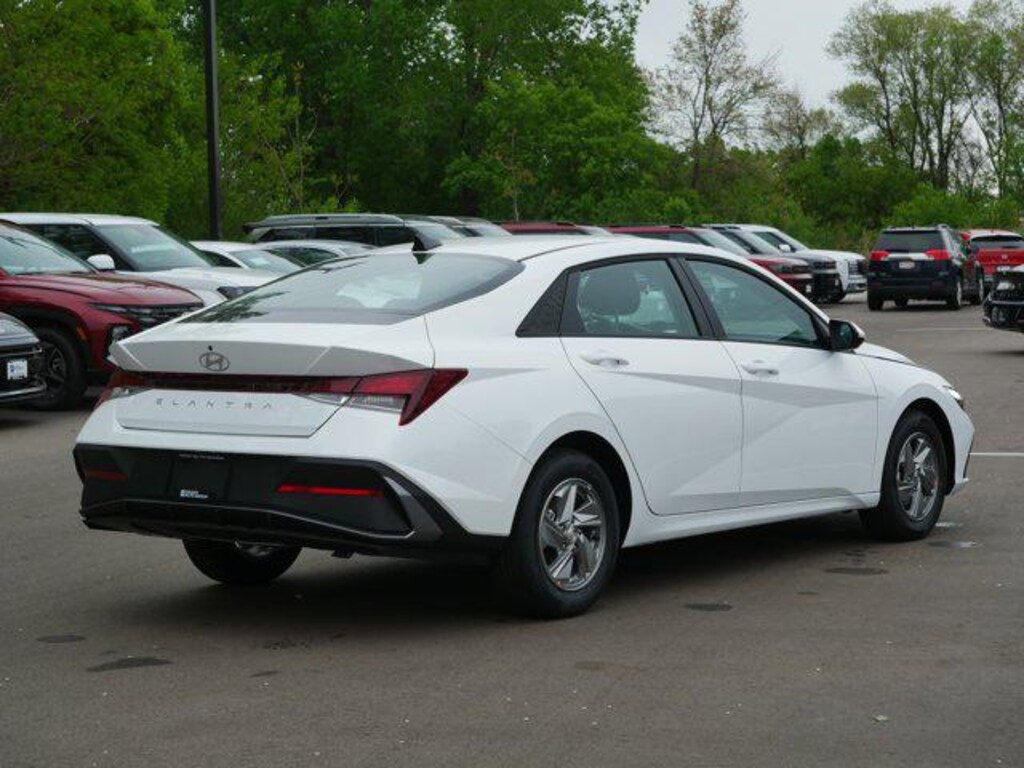 New 2026 Hyundai Elantra SE Sedan