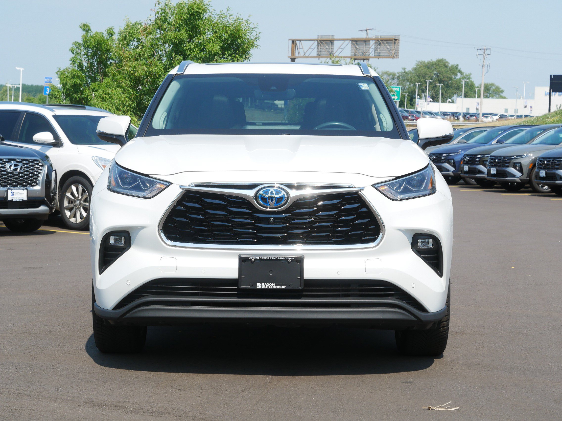 Used 2022 Toyota Highlander Limited with VIN 5TDXBRCH8NS549657 for sale in Inver Grove Heights, Minnesota
