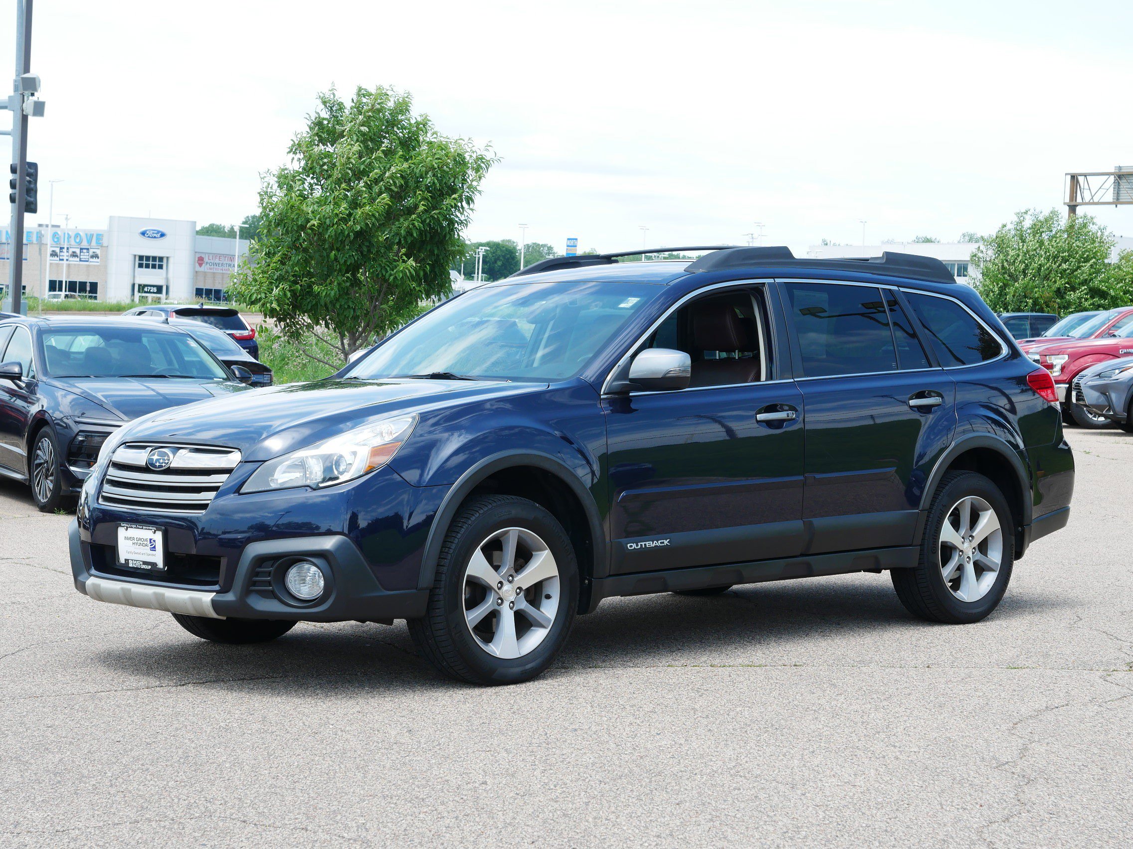 Used 2014 Subaru Outback 2.5i Limited with VIN 4S4BRCPC9E3250659 for sale in Inver Grove, Minnesota