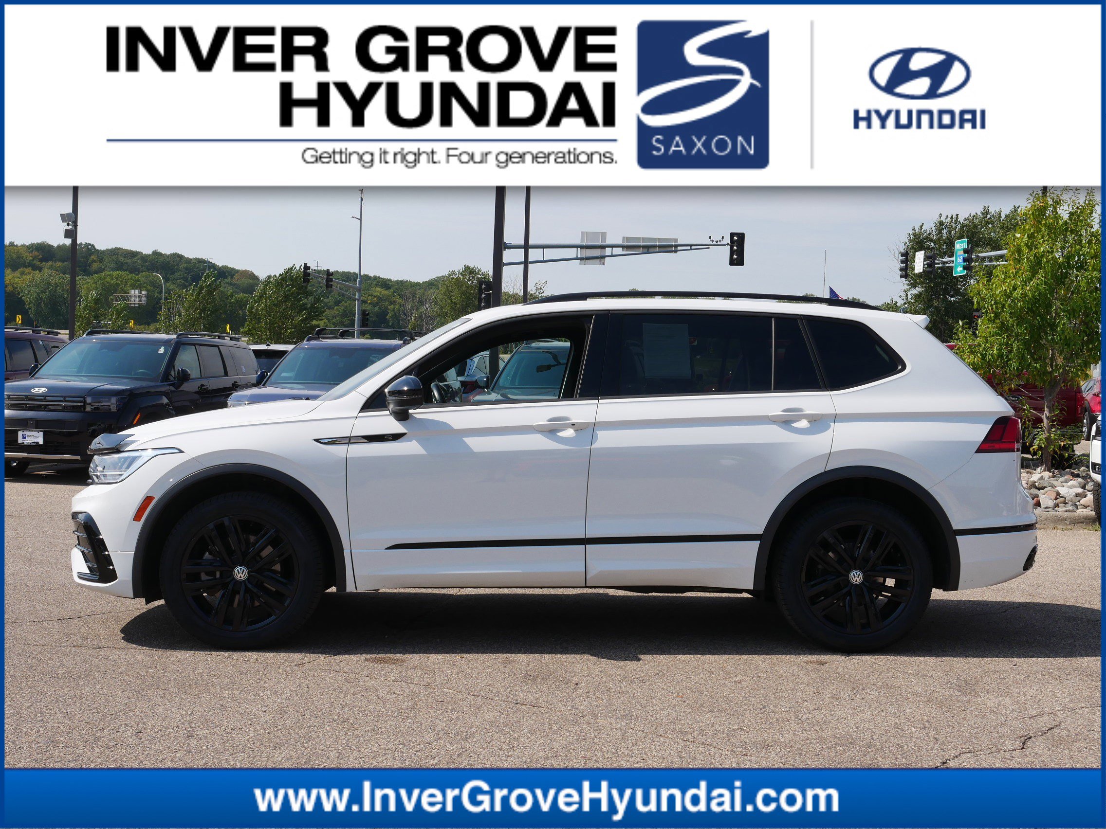 2022 Volkswagen Tiguan SE R-LINE BLACK's photo