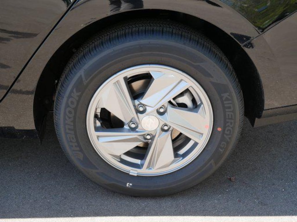 New 2026 Hyundai Elantra SE Sedan
