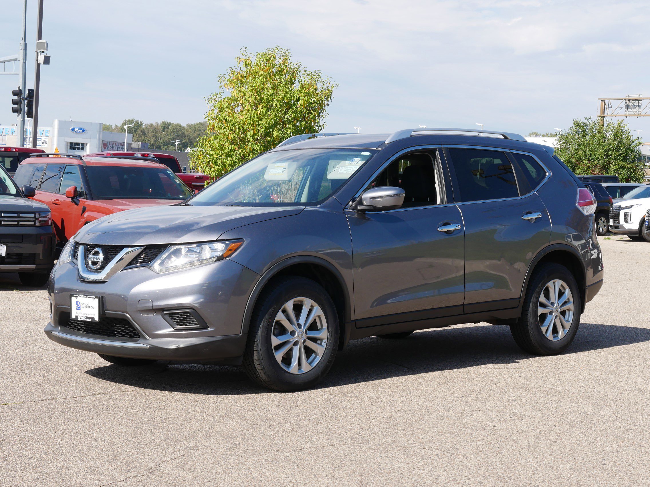 2016 Nissan Rogue SV photo 2