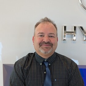 Staff member Denny Viner from ID_2577cc