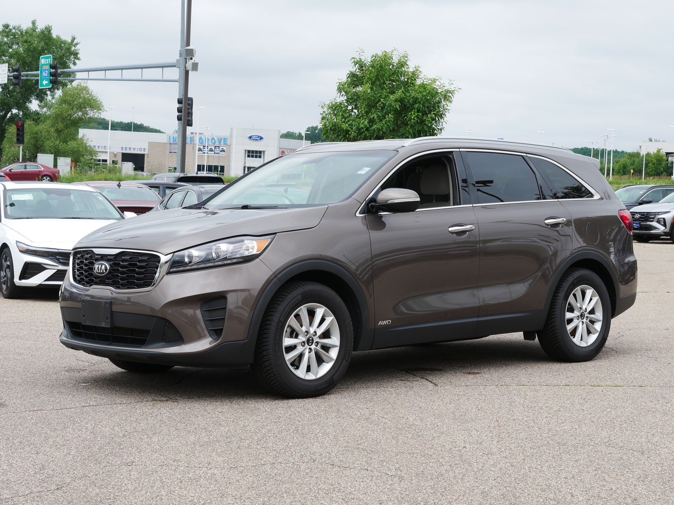 Used 2019 Kia Sorento LX with VIN 5XYPGDA55KG529579 for sale in Inver Grove, Minnesota