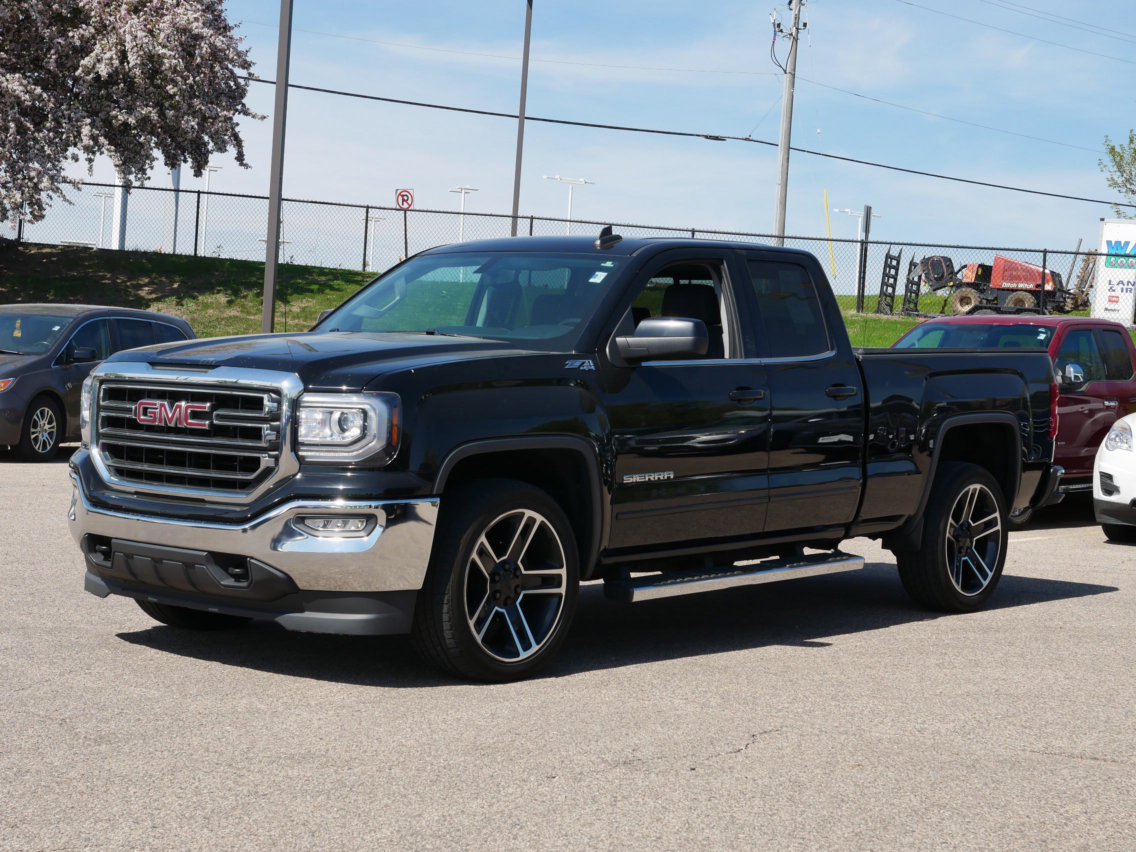 Used 2018 GMC Sierra 1500 SLE with VIN 1GTV2MEH2JZ234756 for sale in Inver Grove, Minnesota