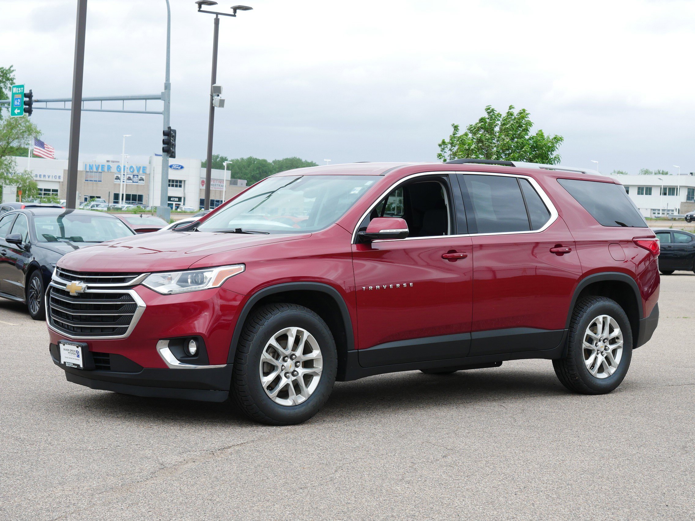 Used 2018 Chevrolet Traverse 1LT with VIN 1GNEVGKWXJJ107884 for sale in Inver Grove, Minnesota
