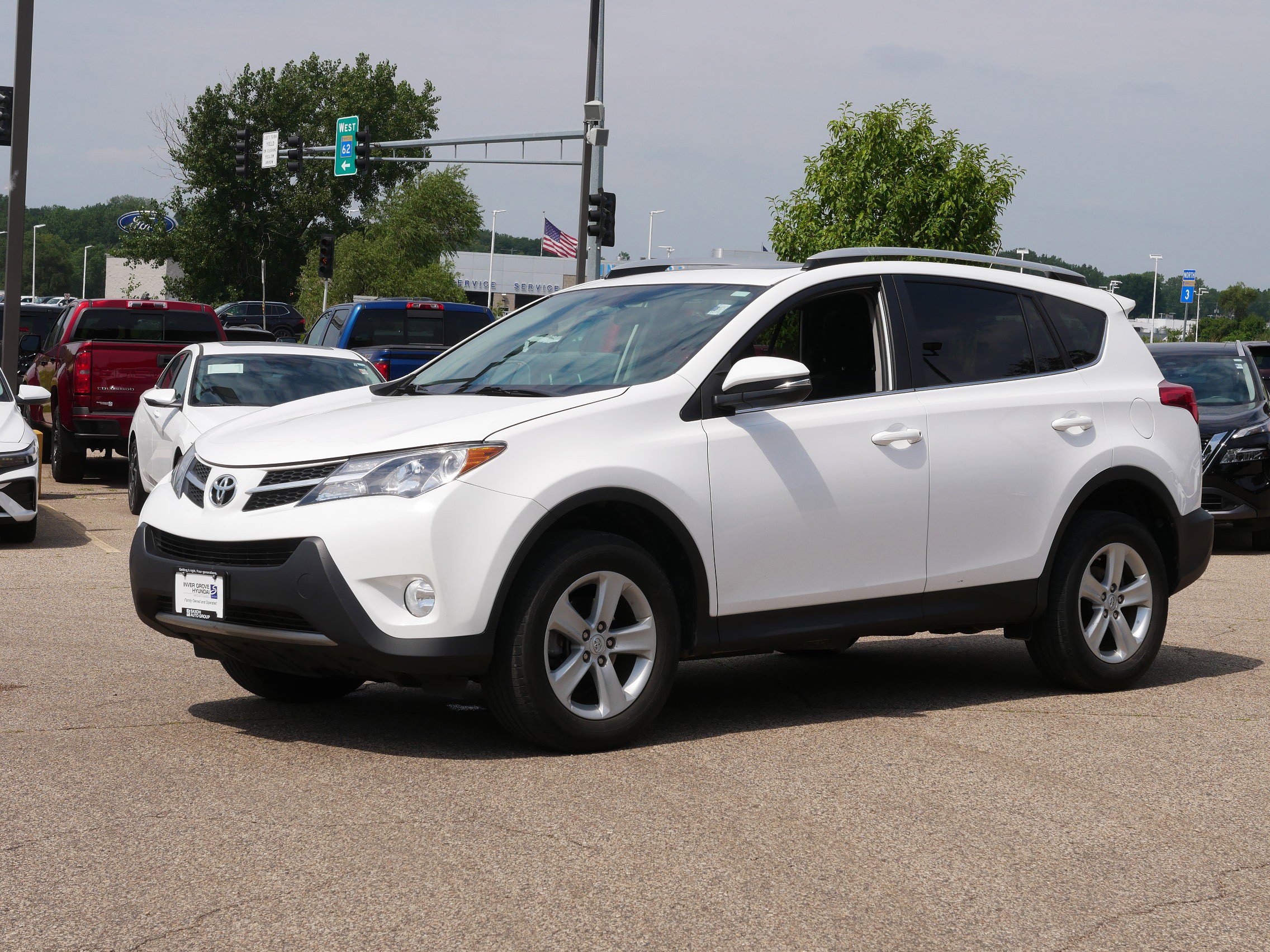 Used 2014 Toyota RAV4 XLE with VIN 2T3RFREV2EW140553 for sale in Inver Grove Heights, Minnesota