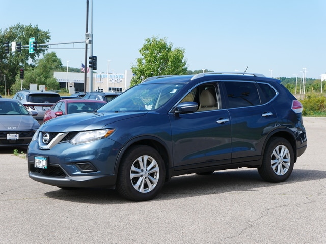 Used 2014 Nissan Rogue SV with VIN 5N1AT2MT1EC804109 for sale in Inver Grove, MN