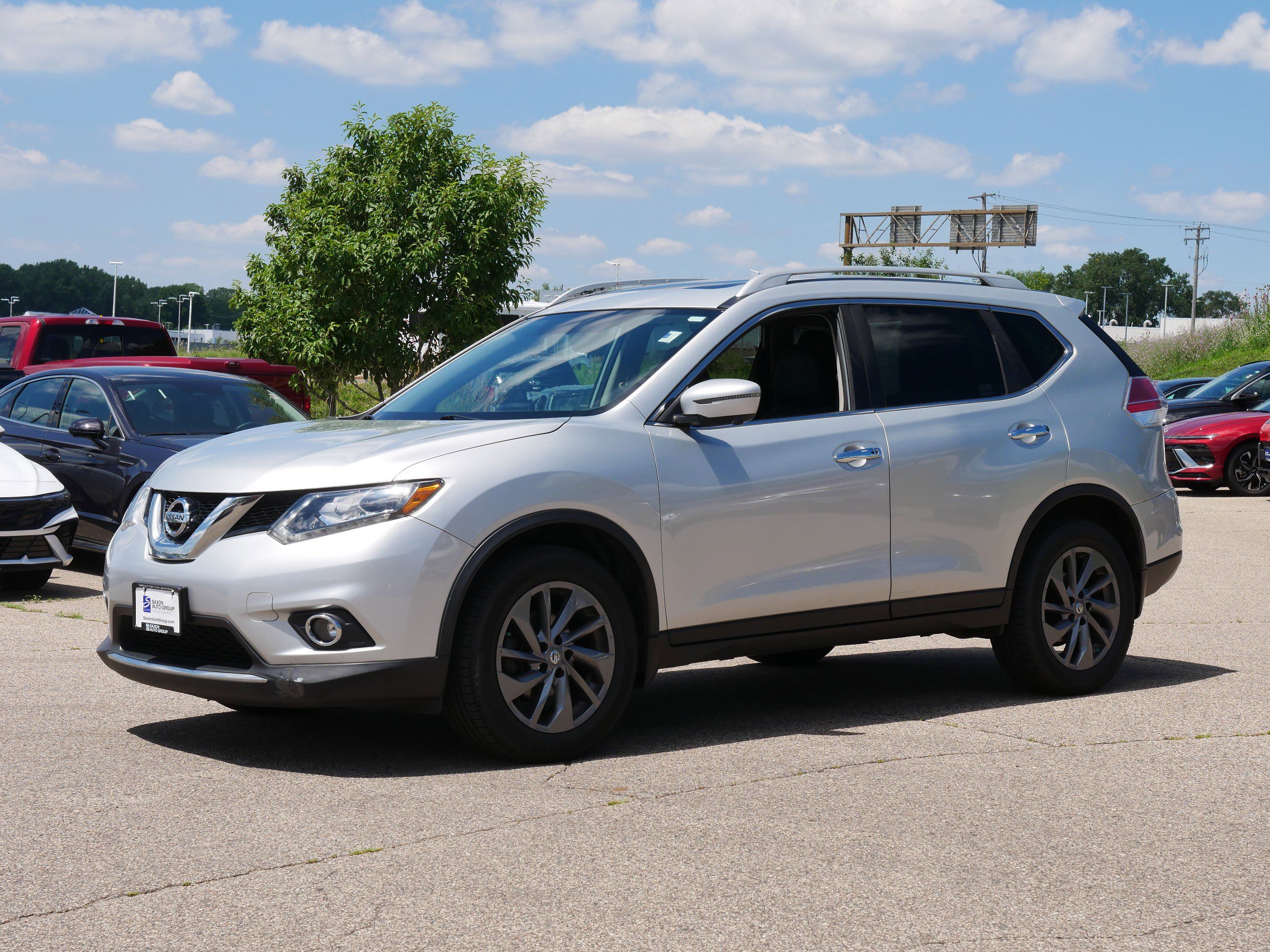 Used 2016 Nissan Rogue SL with VIN 5N1AT2MV9GC767332 for sale in Inver Grove, Minnesota